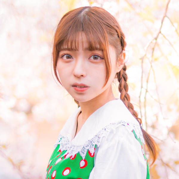 話している人物の写真：女性20